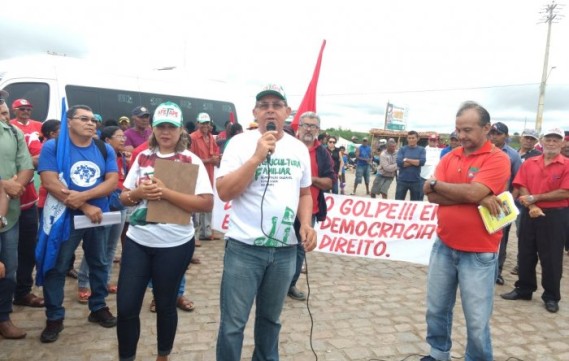 Submédio São Francisco realiza caminhada pelas Diretas Já e Fora Temer!
