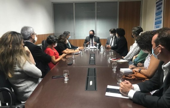 Entidades e parlamentares cobram rigor nas investigações do assassinato do menino Jonathas, em audiência com o secretário de Defesa Social