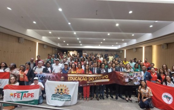 Educação é direito de todos e todas e dever do Estado