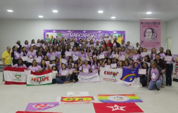 Margaridas de Pernambuco unidas pela reconstrução do Brasil e pelo bem viver