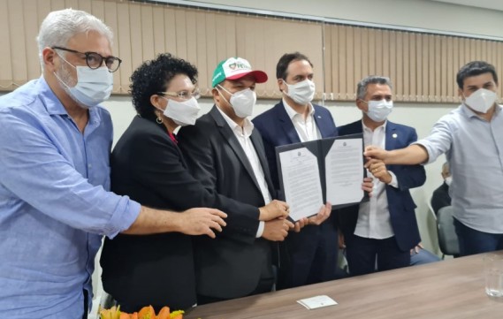 Em visita à FETAPE, governador Paulo Câmara instituiu Lei Chapéu de Palha Emergencial