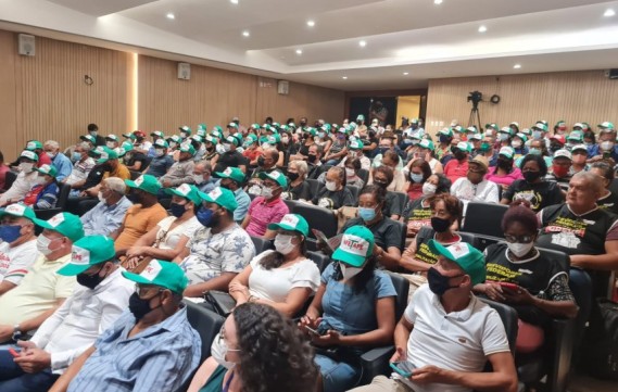 Audiência pública denuncia desmontes do INSS com a participação de mais de 250 agricultores e agricultoras de PE