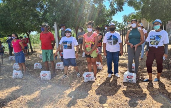 Campanha entrega doações em assentamentos e comunidades quilombolas do Sertão do São Francisco