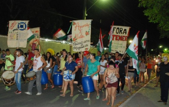 No carnaval, a juventude precisa arrancar “as máscaras” da proposta de reforma da previdência do (des)Governo Temer